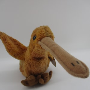 6&quot; Ty Beanie &quot;Beak&quot; Kiwi Bird in Brown and Green, retired, mint.