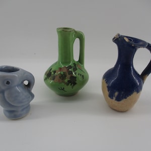 Jarras de cerámica en miniatura: Azul, verde y beige - Jarra de loro rara