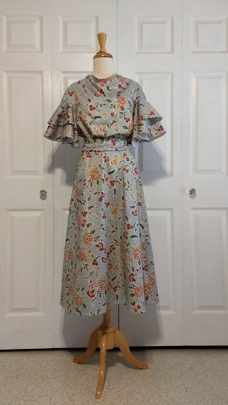 Robe pour femme des années 30 avec manches à volants Reproduction du patron de couture de 1934 T2677 38 pouces de buste image 3