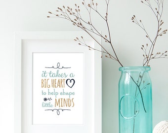 Ci vuole un grande cuore per aiutare a plasmare le piccole menti, Download immediato, Regalo stampabile per l'apprezzamento degli insegnanti, Citazione motivazionale, Decorazione murale, Biglietto