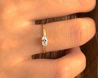 Anillo de solitario delicado, anillo de compromiso, anillo de oro, anillo cz, anillo de promesa, anillo minimalista, anillo de plata de ley, anillo cz diminuto
