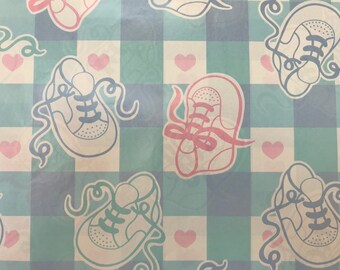Vintage Cadeau Inpakpapier - Baby Shower Pink en Blue Baby Booties - Baby Schoenen Boy of Girl Gift Wrap - 1 Ongebruikte Full Sheet Gift Wrap