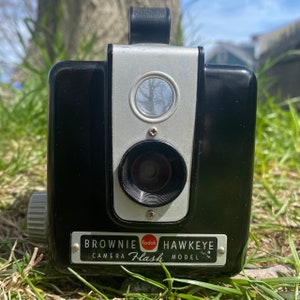 Vintage Kodak Brownie Hawkeye Camera Flash Model