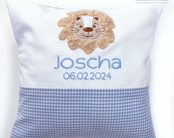 Coussin prénom avec le prénom lion brodé pour une naissance, cadeau de baptême