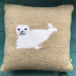 Seal Pup Cushion Cover, knitting pattern, chunky/bulky knit.