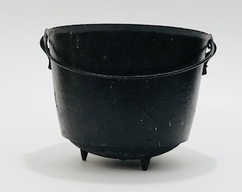 3qt flat bottom cauldron cast iron Girl get cum all over her