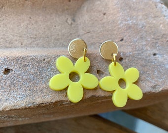 Yellow Flower Power Daisy Earrings, Flower Earrings, Mod Earrings, Vacation Jewelry, Fun Earrings, Daisy Jewelry