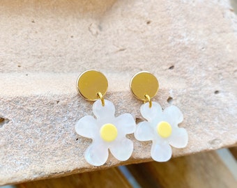 Flower Power Daisy Earrings, Flower Earrings, Mod Earrings, Vacation Jewelry, Fun Earrings, Daisy Jewelry