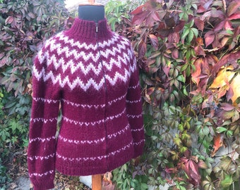 Icelandic ladies sweater in burgundy, size M