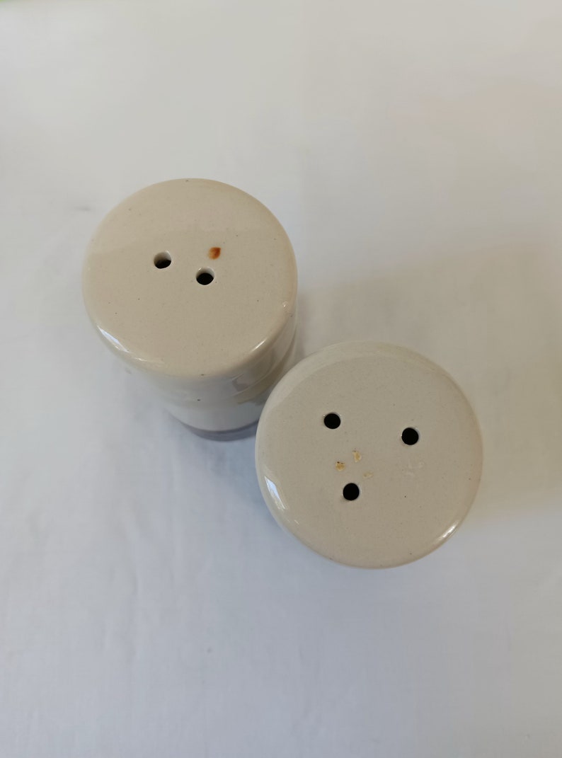 Stoneware Salt And Pepper Shakers With Stoppers, Written In German, Salz & Pfeffer, Tree And Bird Silhouette, Ombre Glaze, Vintage Kitchen image 6