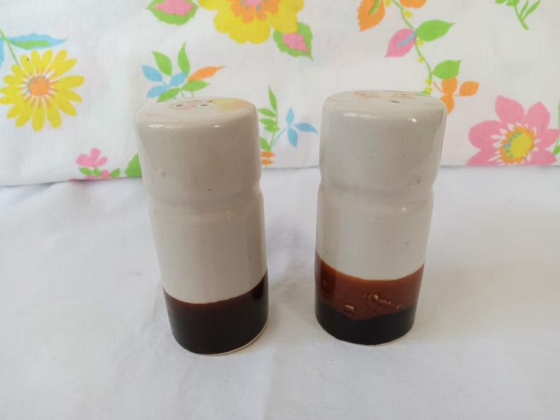 Stoneware Salt And Pepper Shakers With Stoppers, Written In German, Salz & Pfeffer, Tree And Bird Silhouette, Ombre Glaze, Vintage Kitchen image 4