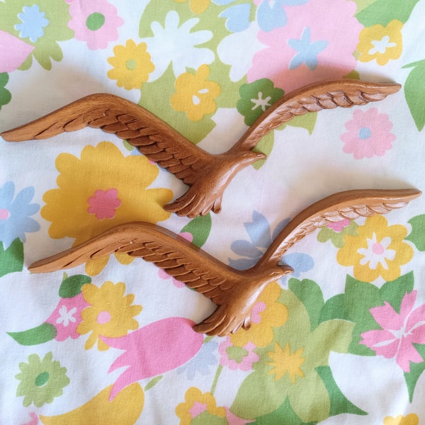 2 Homco Birds In Flight Wall Hangings, Seagulls, Faux Wood, Vintage Home Decor