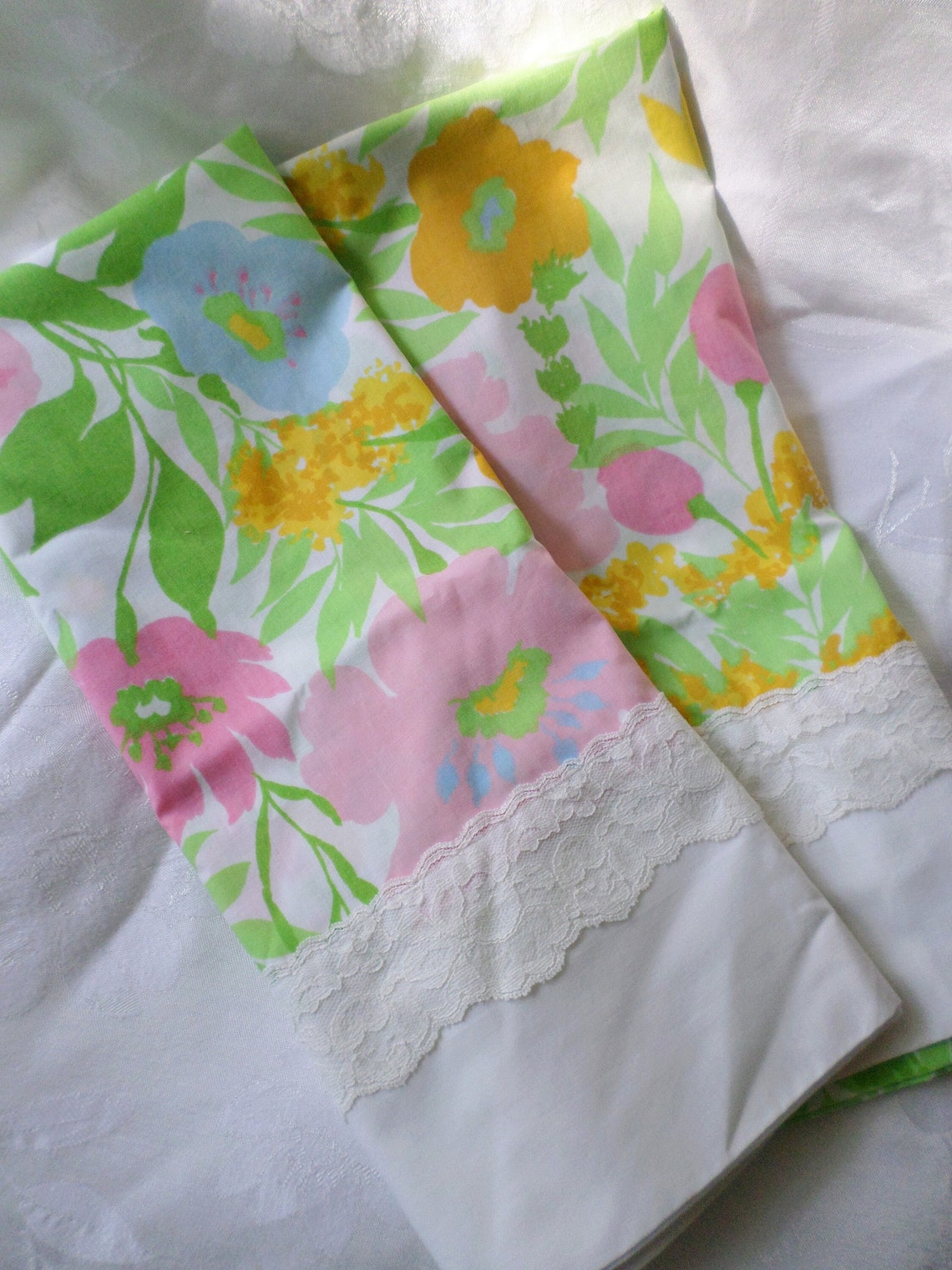 2 Vintage Floral Print Pillowcases Lace Edge Fashion Manor Etsy