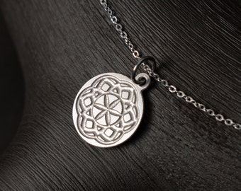 Collier géométrique à breloques mandala sur chaîne en argent sterling, collier superposé, collier en argent, collier délicat, collier minimaliste