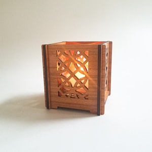 Kreis Kreuz Design Teelichthalter aus Kirschholz, Kerzenhalter aus Holz, Hochzeit, Verlobung, Tischdekoration, Einweihungsgeschenk