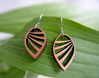 Wing Earrings in cherry wood, nature jewelry, bamboo jewelry, wood jewelry, wood earrings, leaf earrings, natural wood