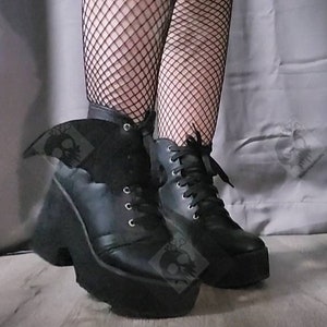Boot bat wings shoe wings laces skate black creepy halloween gothic shoe accessory cute scary wing