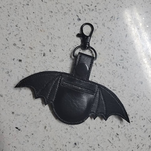 Apple tag case holder bat gothic bat holder spooky tracker case Apple emo keychain keyfob gothic travel accessories alternative keychain