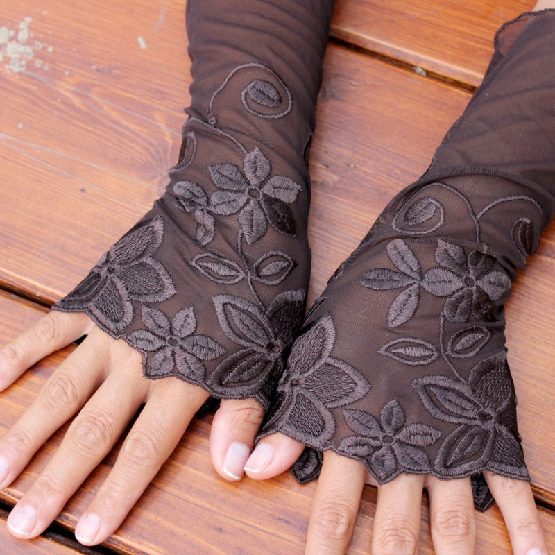 FINGERLESS LACE GLOVES - WHITE