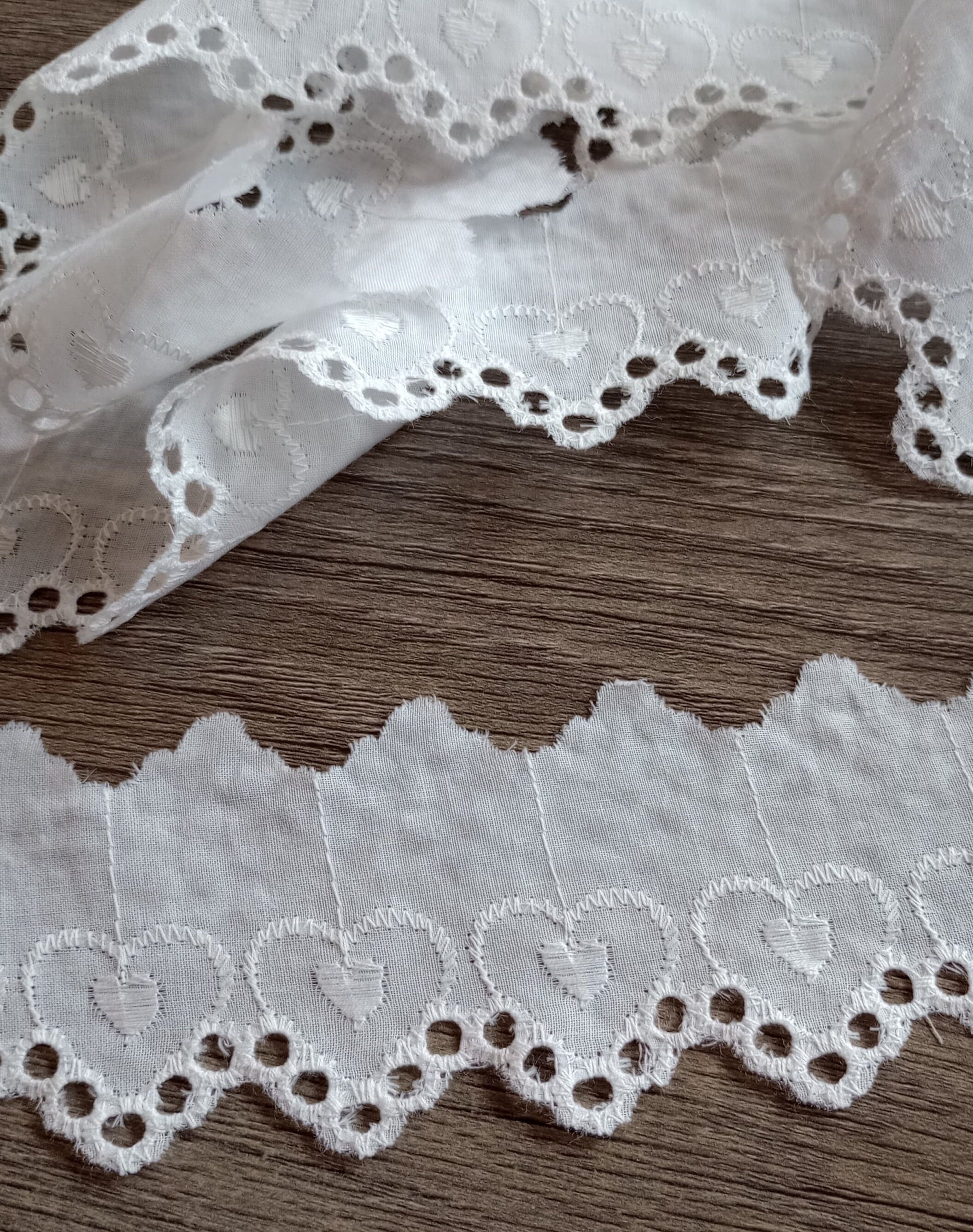 2 Yards Embroidered Heart Eyelet Lace. Sew-on Selvedge Edge Trim. - Etsy