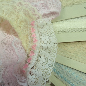 5 Yards of Assorted Lace , Colored Lace , Lace Trim , Vintage Lace, Lace by the yard, lace scrap grab bag, lace for sewing, craft lace