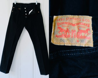 Jean noir délavé Levis 501 jambe droite boutonné des années 90, taille 30 po.