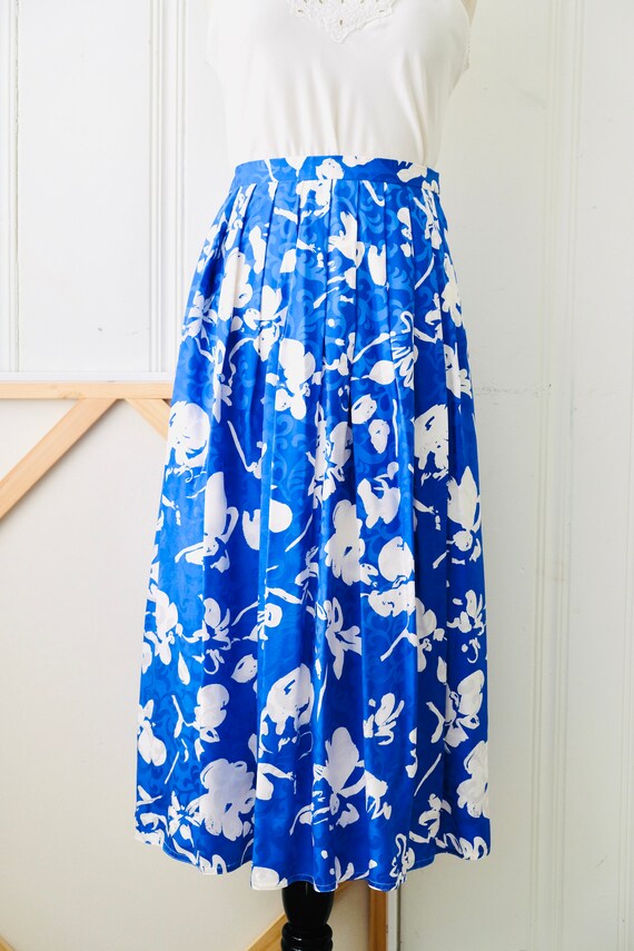 80s Azure Blue White Floral Print Silk Skirt Smal… - image 4