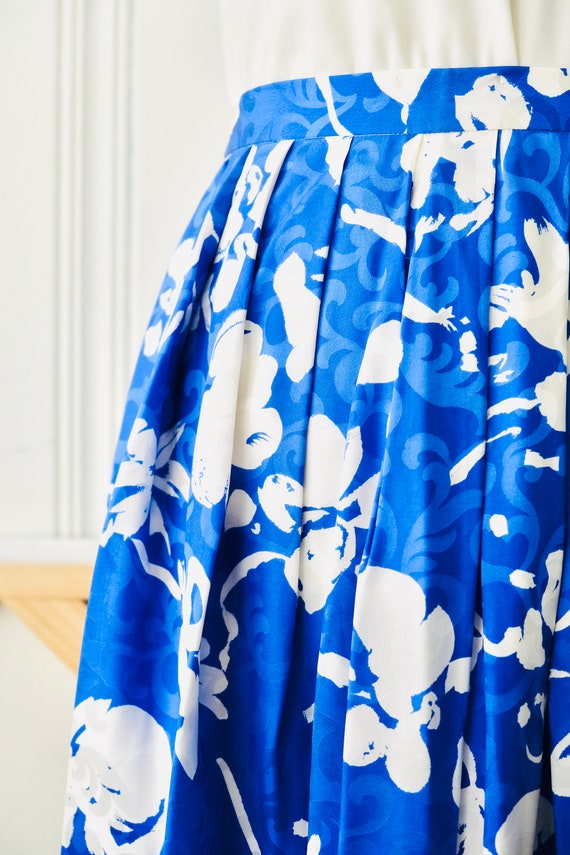 80s Azure Blue White Floral Print Silk Skirt Smal… - image 5