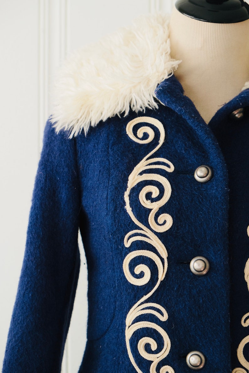 60s 70s Rare 1972 Olympic Team Navy Blue Embroidered Wool Coat w Fur Trim Paisley Print Lining Size 4-6