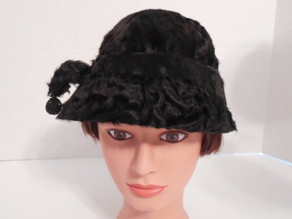 Vintage Black Broadtail Fur Cloche Hat by Vincent De Koven  display picture 2