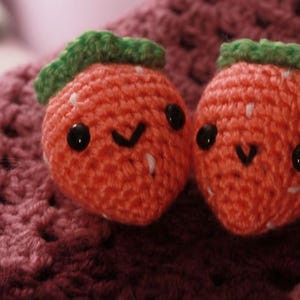 Strawberry (regular, milk choc, white choc, pink) - Keychain Pink Strawberry