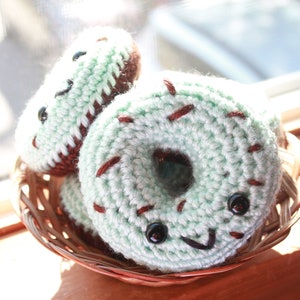 Doughnut Amigurumi Keychain