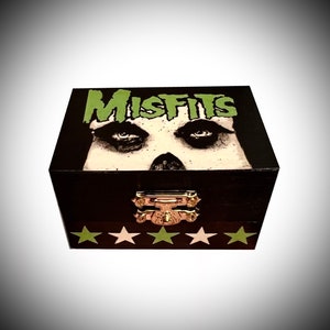 Glow in the Dark - THE MISFITS BOX - Holz Andenken Schmuckstück Ring Schmuck Rauchen Stash danzig