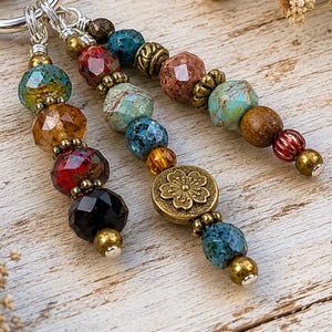 Handmade Beaded Bag Charm: Vintage Style Purse Accessory with Embossed Flower