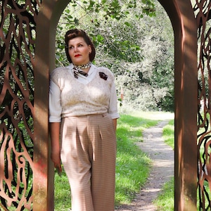 1940s high waist suit trousers vintage style, brown beige checkered 1930s pants