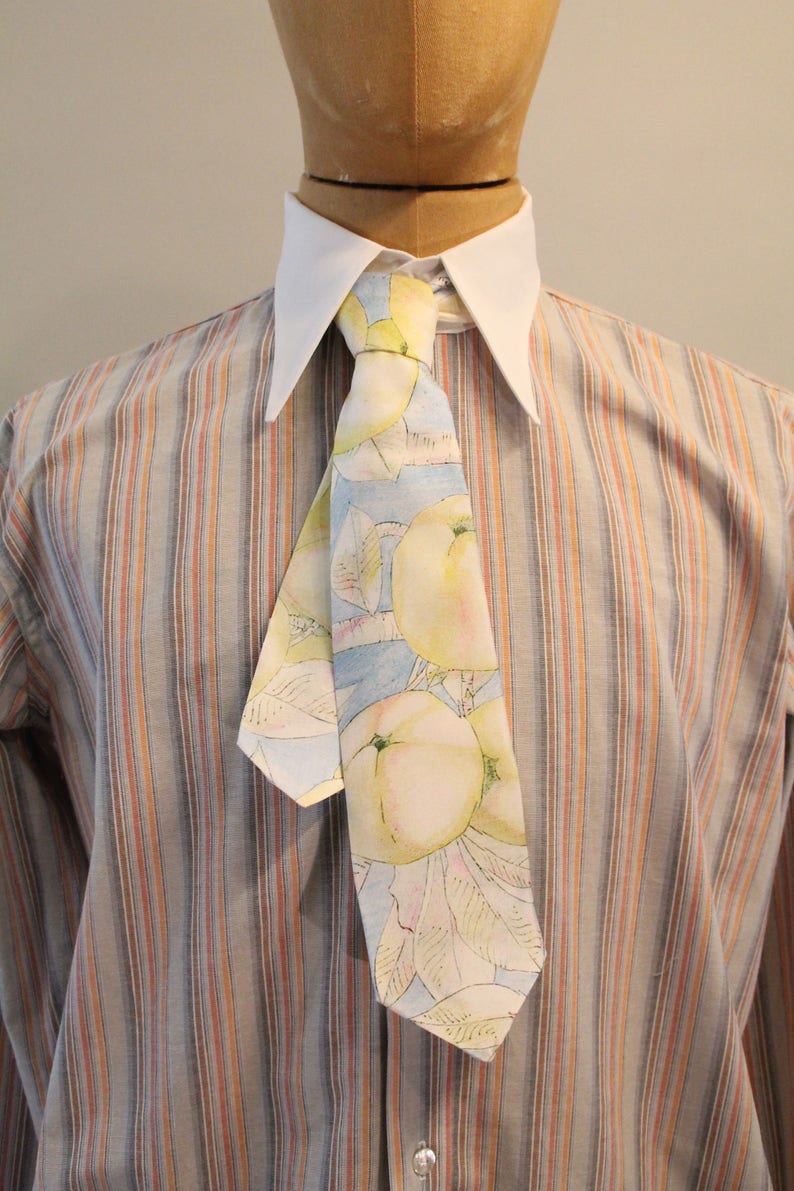 Silk four in hand single fold tie with apples image 5