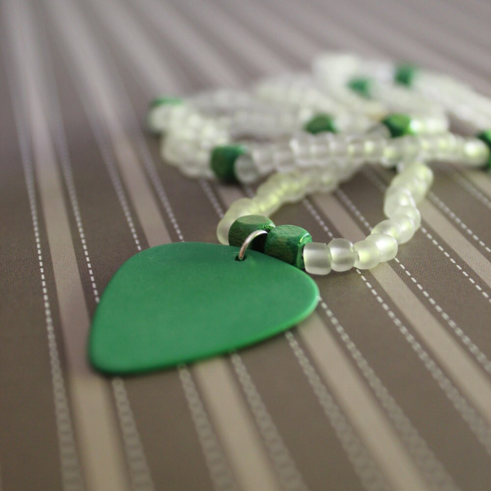 【JOEGUSH】JOEGUSH Pick Necklace (White Marguerite) Long White Jade and Baroque Pearl Necklace – Abacus Gallery