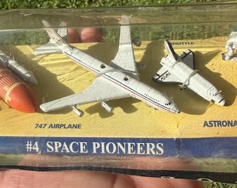 Vintage Galoob National Geographic Collection Micro Machines #4 Space Pioneers 1997