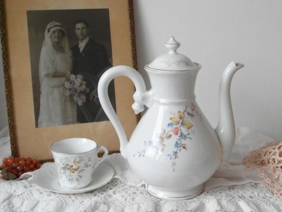 Cafetière vintage en fer blanc repeinte à la main de motifs