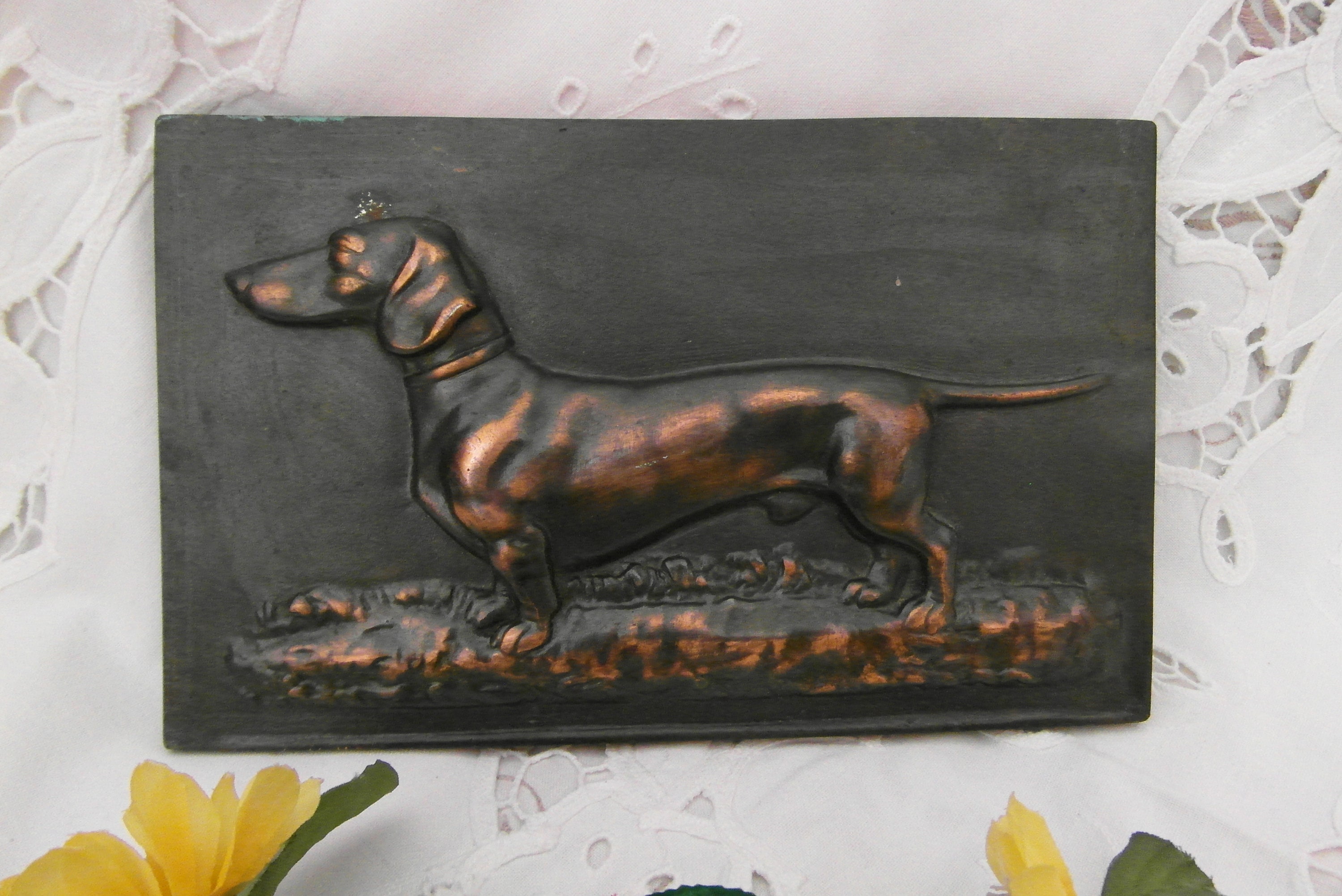 Rustic Cast Iron Dachshund Hot Dog Design Small Pet Feeder with 2 Stai –  MyGift