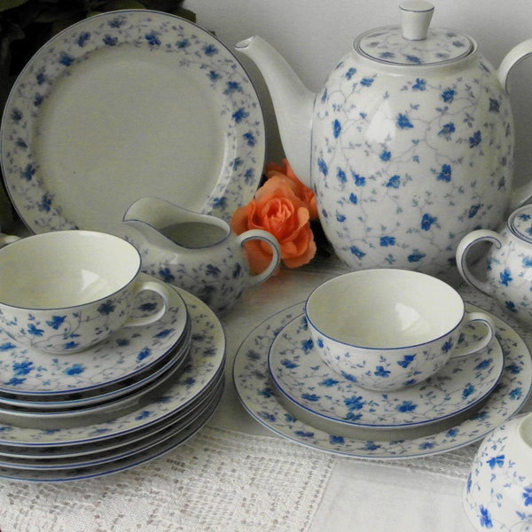 ARZBERG tea service for 6 people BLAUBLÜTE 1930s cups cake plate teapot milk jug & sugar bowl blue white forget-me-not flowers