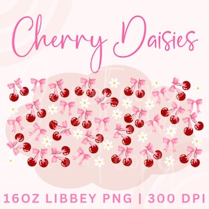 Może przedstawiać: Cyfrowy projekt z napisem "Cherry Daisies" w r&oacute;żowym skrypcie nad wzorem wiśni z r&oacute;żowymi kokardkami i małymi białymi stokrotkami na jasnor&oacute;żowym tle. Na dole obrazu znajduje się tekst "16OZ LIBBEY PNG | 300 DPI".