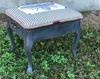 Vintage Queen Bee Storage Bench