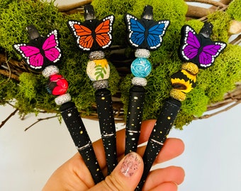 Monarch Butterfly pen, accessory. Butterfly beaded pens with flowers and black starry print pen base. Refillable and reusable.