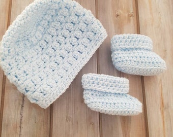 Hat and bootie set