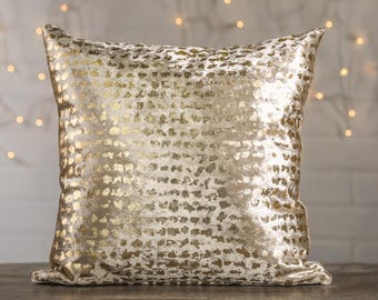 Almohada metálica de oro