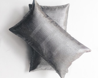 Zilveren glanzend kussen