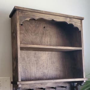 Armario de pared de estilo rústico, perchero con estante, armario de almacenamiento para baño, estante de pared con adornos rústicos, estante de especias de madera de estilo rústico, decoración primitiva. imagen 12