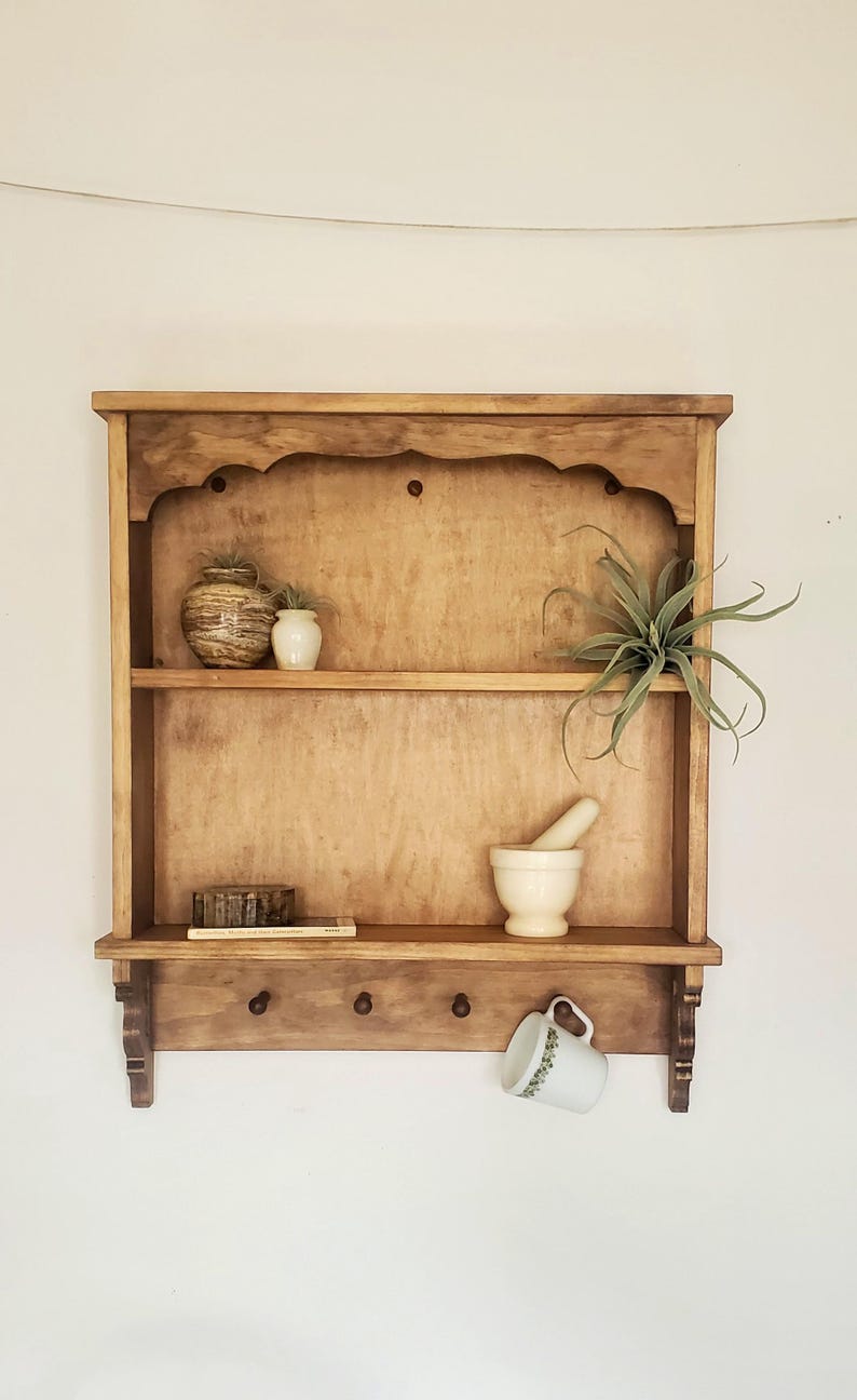 Armario de pared de estilo rústico, perchero con estante, armario de almacenamiento para baño, estante de pared con adornos rústicos, estante de especias de madera de estilo rústico, decoración primitiva. imagen 1