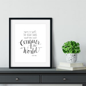 Dai a una ragazza le scarpe giuste e lei può conquistare il mondo / Stampabile / Arte / Marilyn Monroe / Arredamento / Download digitale / Scritte a mano